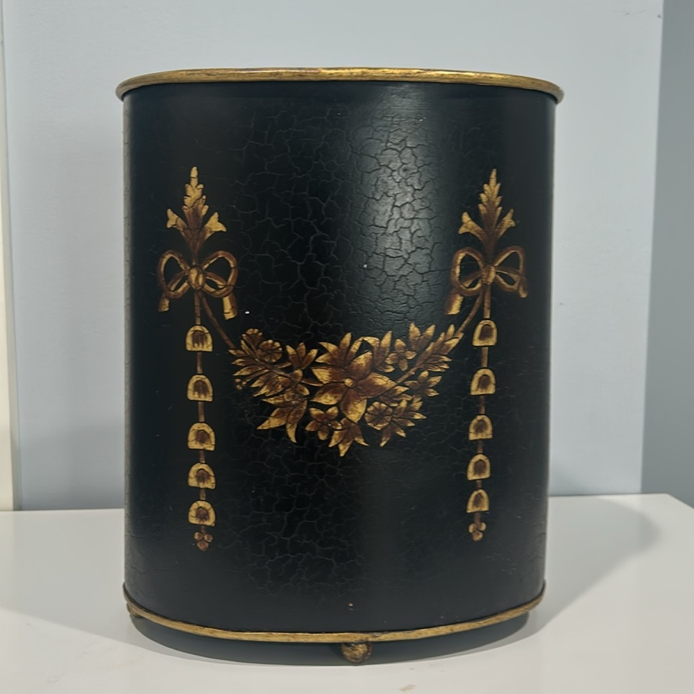 Chelsea House black lacquered waste paper can - Picture 3 of 5